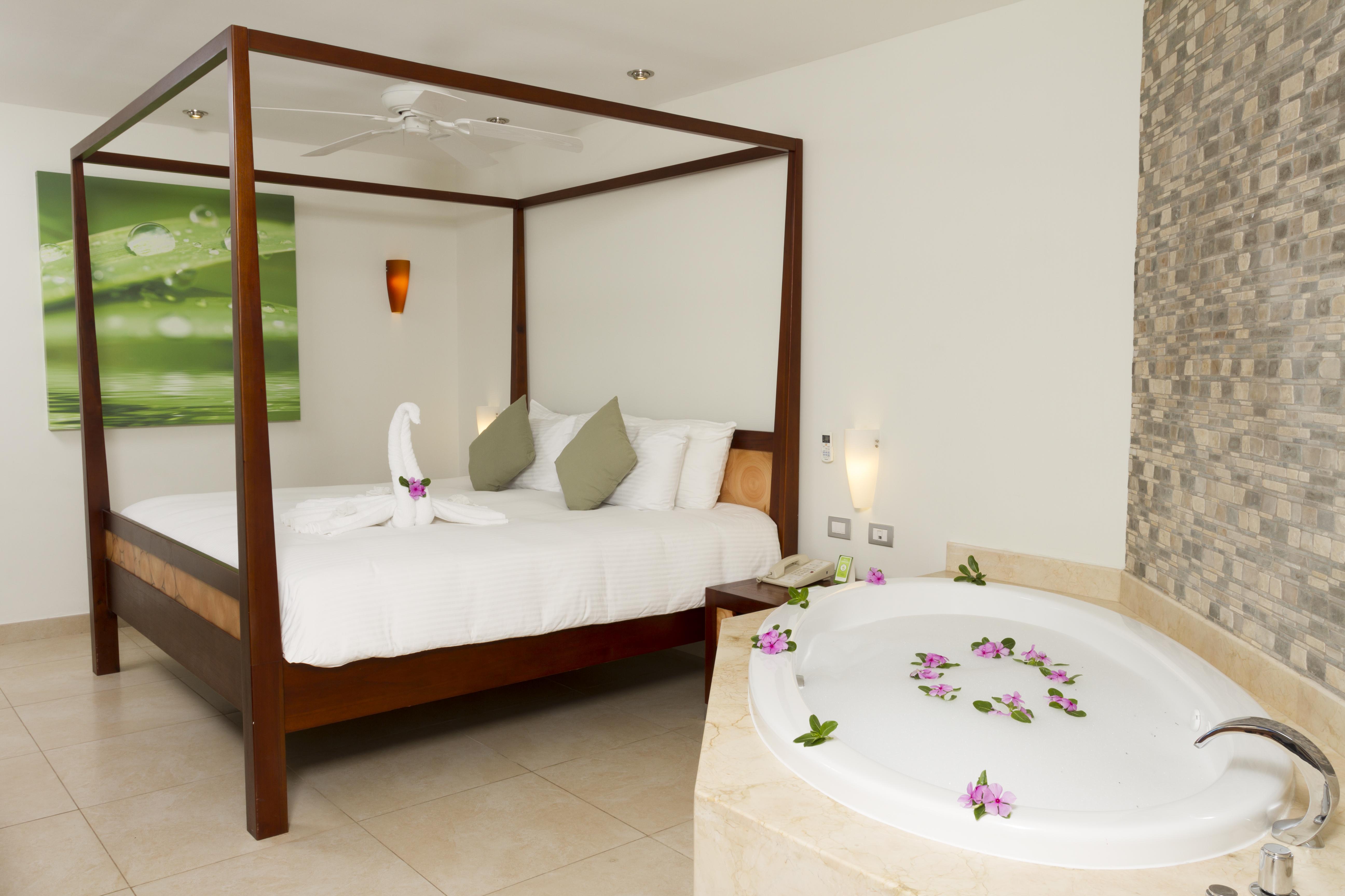 Sandos Caracol Eco Resort